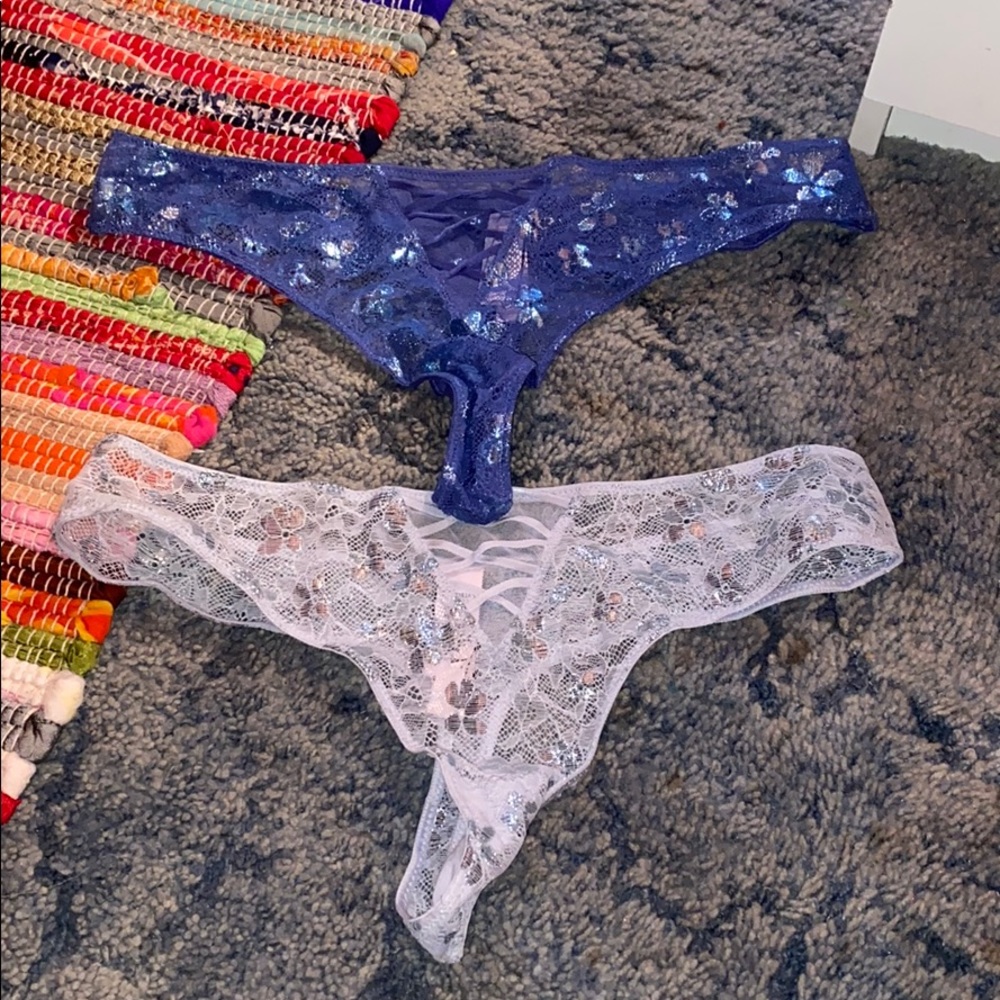 NWT 2 VS thongs